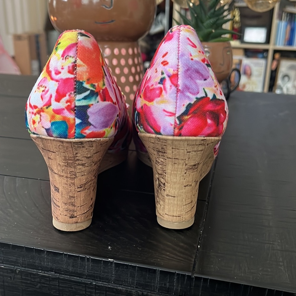 Low floral wedge with comfy insole. - Picture 3 of 3
